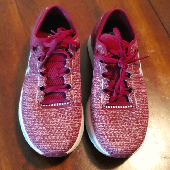 Under Armour running shoes - Picture 2 of 4